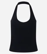 Blusa blanca de punto roma, con diseño de cuello halter que deja la espalda descubierta.