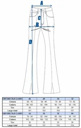 Pantalón de jean celeste con corte semioxford, tiro alto, bolsillos delanteros y traseros, y aberturas en el ruedo.