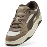Championes Puma 180 color beige y marrón con detalles en blanco.