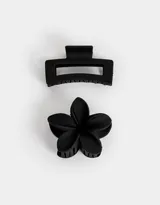 Set de dos broches para el pelo color negro: uno rectangular y otro con forma de flor hawaiana.