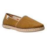 Alpargatas color ocre con suela de yute y goma.