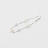 Pulsera elaborada en plata 925, con perlas de río de 7mm y circonias engarzadas.
