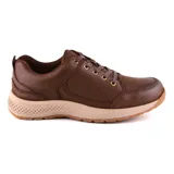 Zapatillas deportivas color tostado, con diseño ligero y suela cómoda para uso diario.
