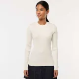 Sweater blanco de tejido de punto de canalé, con cuello redondo y mangas largas.