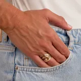 Anillo solitario de oro amarillo 18k con brillante engarzado en 4 puntas.