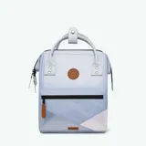 Mochila de poliéster celeste, con sistema MOLLE y compartimento acolchado para dispositivo electrónico.