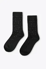 Calcetines altos negros con detalle de strass plateado.