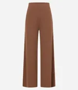 Pantalón pantalona negro de ribana con textura acanalada y cintura elástica.