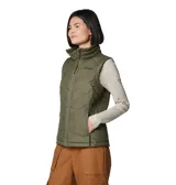 Chaleco verde oliva con relleno térmico y tecnología Omni-Heat reflectante. Tiene cierre frontal con cremallera, cuello alto forrado en polar y bolsillos laterales con cierre.