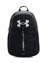 Mochila Under Armour negra con logo blanco, correas ajustables y múltiples compartimentos con cierre. Resistente al agua y ligera.