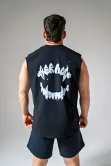 Musculosa negra de algodón con inscripción blanca "Inspirado en el miedo".