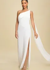 Vestido largo blanco de crepe satinado, con diseño de un solo hombro y abertura lateral alta.