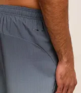 Bermuda deportiva masculina, color verde azulado con efecto degradé, cintura elástica con cordón de ajuste interno y forro de tela.