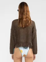 Sweater tejido italiano de algodón con punto abierto y sutil brillo de lúrex, con detalles de flecos.