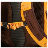 Mochila unisex amarilla y marrón de 22 litros, fabricada en poliéster ripstop repelente al agua. Cuenta con cinturón lumbar, respaldo acolchado, cinta daisy chain, bolsillos laterales para botellas, ajuste de pecho con silbato y bolsillo para llaves en la hombrera. Incluye cobertor impermeable de alta visibilidad.