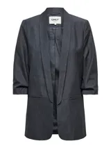 Blazer gris oscuro de corte recto, con cuello solapa, mangas 3/4 y bolsillos frontales.