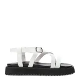 Sandalias blancas con tiras finas cruzadas y suela track color negro.