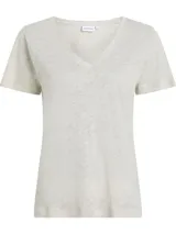 Remera color crema de lino con cuello en V y mangas cortas.