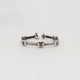 Pulsera de plata 925 con eslabones cuadrados y amatistas engarzadas.