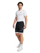 Remera deportiva blanca Under Armour HeatGear Armour de manga corta, corte ajustado y logo negro estampado en el pecho.