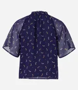 Blusa azul marino de chiffon con cuello con lazo con adorno metalizado en el cordón, mangas cortas y estampa de ardillas.