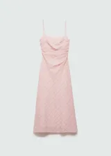 Vestido midi de tirantes finos con estampado de cuadros en tonos rosa y blanco. Diseño entallado con escote cuadrado y cierre de cremallera invisible en el lateral.