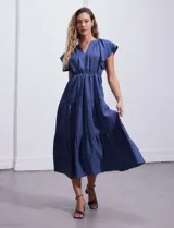 Vestido midi azul con cuello a la base y escote en V, cintura con frunces y lazo de ajuste, manga ranglan y sisa amplia.