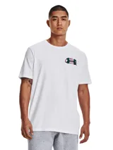 Remera blanca de manga corta con cuello redondo y logo estampado en el pecho.