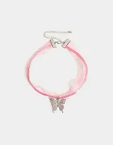 Gargantilla choker con doble cinta rosa y dije de mariposa plateada con strass rosas.