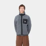 Campera de forro polar color gris, con cierre frontal y bolsillo en el pecho.