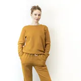 Sweater deportivo afelpado color camel, de cuello redondo y mangas largas con puños acanalados.