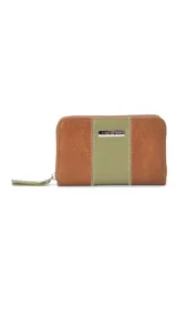 Billetera mediana de símil cuero color marrón y verde, con cierre alrededor.