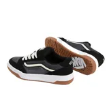 Championes urbanos Vans modelo Hylane, color negro con detalles en gris y blanco.