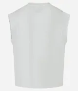 Musculosa blanca de algodón con cuello redondo y sisas amplias. Estampado frontal con texto "Energy Racing" y motivos orientales.