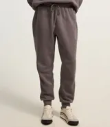 Pantalón jogger color amarillo claro, con cintura elástica y cordón de ajuste. Confeccionado en algodón con forro de polar.
