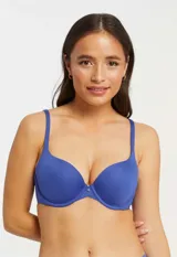 Soutien de lycra color azul con aro y copa con forma, marca Montelle. Breteles fijos con largo regulable.