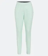 Pantalón de vestir color verde claro, de corte recto, con bolsillos laterales y traseros.