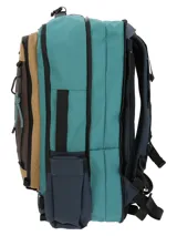 Mochila RKF Water Resistant unisex color verde oscuro, confeccionada en poliéster reciclado. Cuenta con compartimento principal con cierre cremallera a prueba de agua, bolsillo interior para laptop de 15´, compartimento frontal con cierre cremallera a prueba de agua y bolsillos interiores, bolsillo frontal con cierre cremallera, bolsillos laterales expandibles con borde superior elástico para botellas, cierre expansible, correa removible y ajustable, correas de hombro ajustables y ocultables en un bolsillo trasero especial, almohadillas en la espalda para una mayor comodidad, pasador para manilla de maleta, forro interior 100% poliéster reciclado e incluye llavero mosquetón.