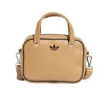 Bolso Adidas Adicolor XS color beige con detalles en negro. Tiene doble asa de mano y correa bandolera ajustable y extraíble.