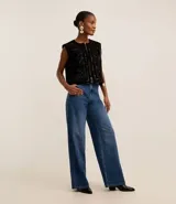 Pantalón de jean de corte wide leg, tiro alto y cintura sastre.