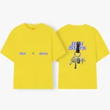 Camiseta celeste con estampado frontal de la frase "Ittai Stars" y una estrella. En la parte posterior tiene un estampado de un llavero con llaves y dijes.