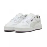 Championes Puma CA Pro Classic, color blanco con detalles en azul marino y logo dorado.