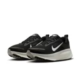 Championes de running Nike Vomero 18, color negro con detalles en blanco.