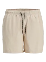 Short de baño color beige, con cintura elástica, cordón ajustable, bolsillos laterales y trasero.