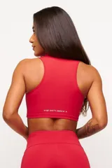 Top deportivo azul marino con cuello polo y cierre parcial con cremallera.