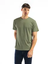 Remera verde militar de algodón con cuello redondo y mangas cortas.