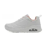 Zapatillas deportivas blancas acordonadas, con detalles en rosa en el interior y en la suela.