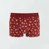 Pack de tres bóxers para hombre, uno liso color rojo, uno azul marino con estampado de porciones de pizza y otro bordó con estampado de botellas de cerveza y llamas.