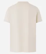 Remera color crema de corte regular, cuello redondo y manga corta. Presenta un estampado de un carpincho en el frente.
