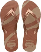 Sandalias Havaianas Elegance Print color rosa con rayas horizontales color beige y tiras finas color cobre.